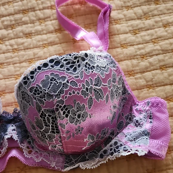 VS Dream Angel's lined Demi EUC 32A - Picture 3 of 11